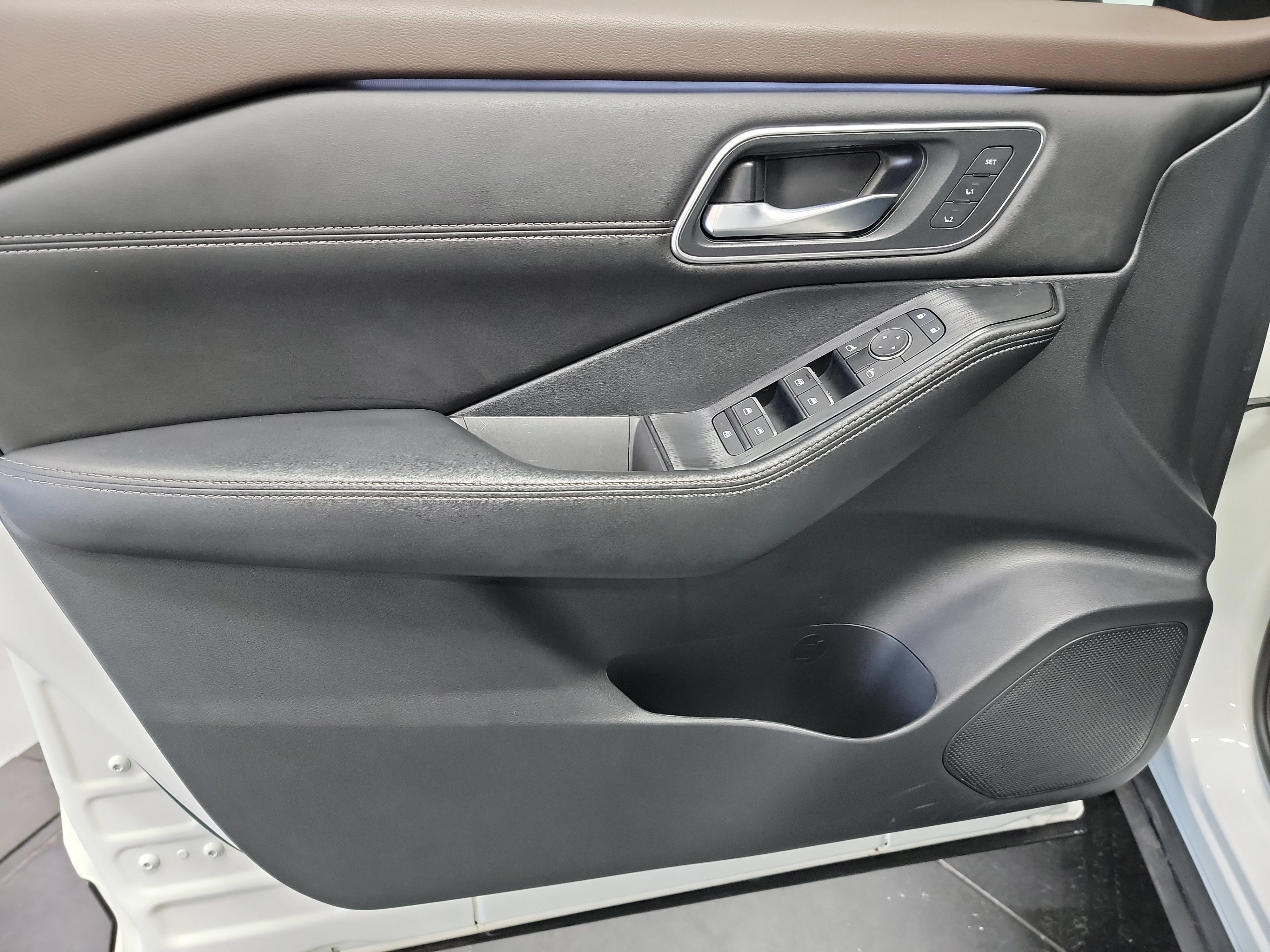 Used 2023 Nissan Rogue Platinum FWD image 13