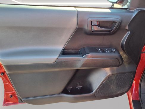 Used 2017 Toyota Tacoma SR image 10