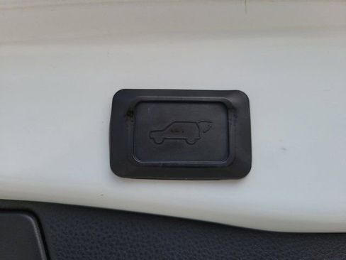 Used 2020 Toyota RAV4 XLE w/ Convenience Package image 7