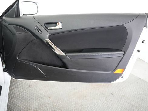 Used 2015 Hyundai Genesis 3.8 RWD image 45