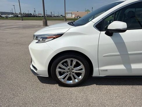 Used 2021 Toyota Sienna Platinum FWD image 10