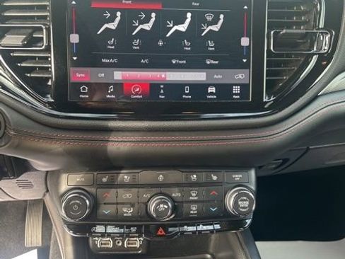 Used 2024 Dodge Durango GT AWD/4WD image 21