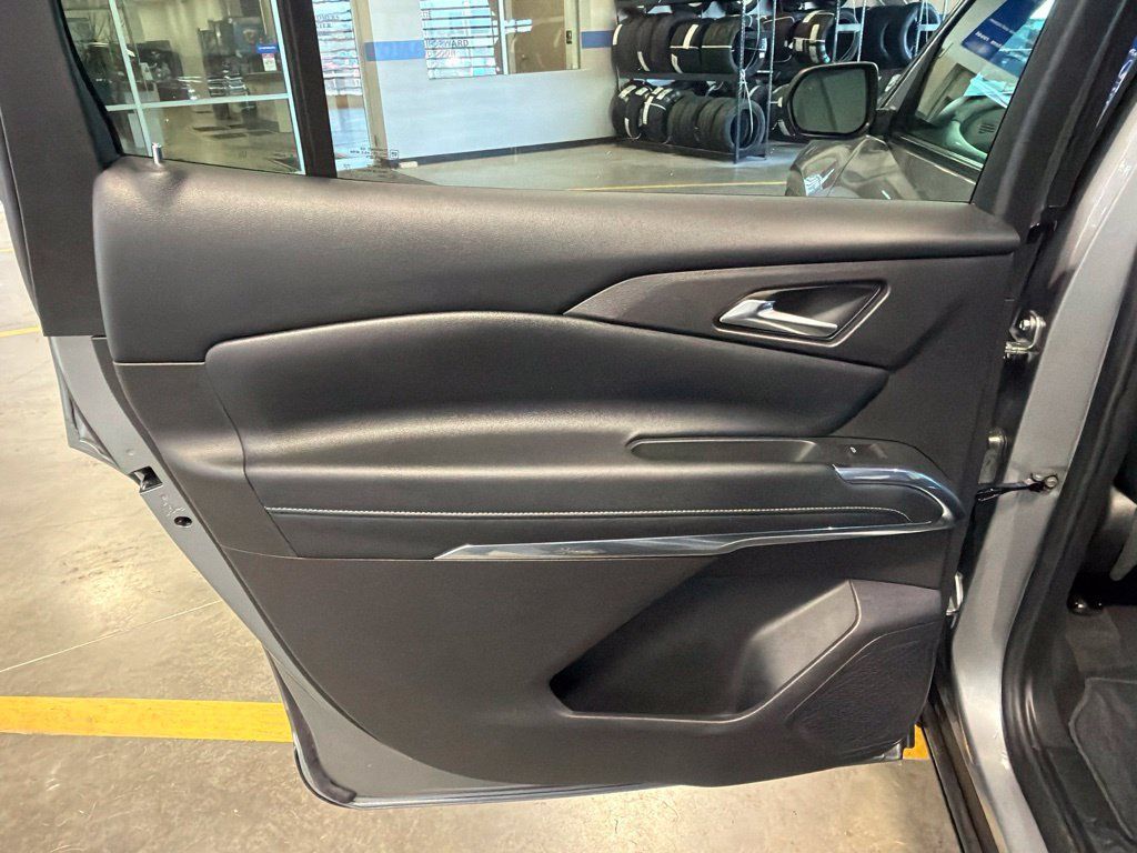Used 2026 Chevrolet Traverse LT w/ Driver Confidence Package AWD/4WD image 26