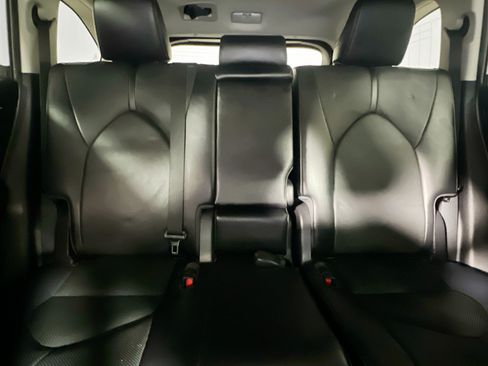 Used 2023 Toyota Highlander FWD image 27