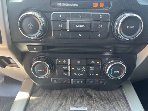Used 2017 Ford F250 Lariat w/ Lariat Value Package AWD/4WD image 28