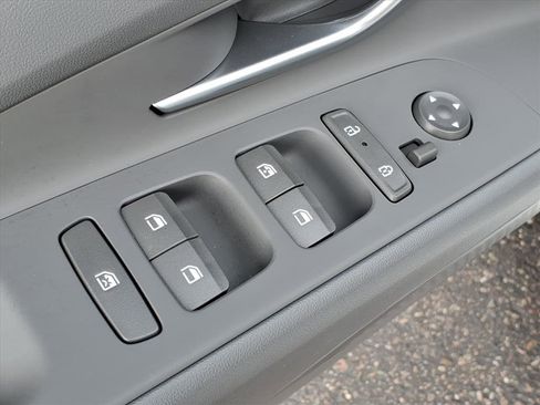 Certified 2025 Hyundai Elantra SEL image 11