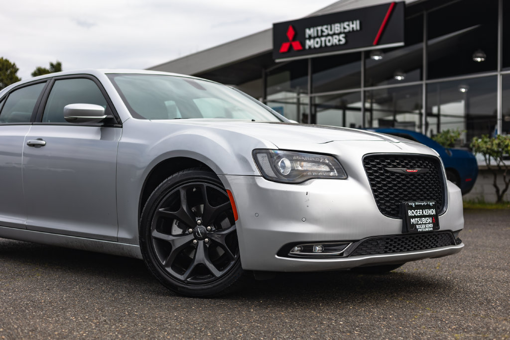Used 2023 Chrysler 300 S RWD image 3