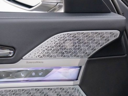 Certified 2023 BMW i7 xDrive60 w/ Executive Package 2 image 14