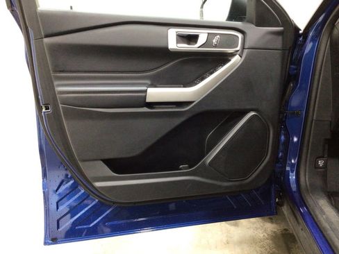 Used 2023 Ford Explorer XLT w/ Equipment Group 202A AWD/4WD image 17