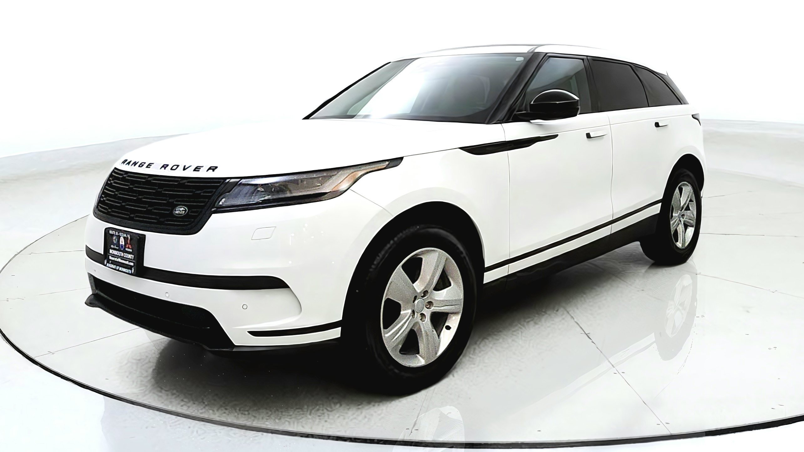 Used 2024 Land Rover Range Rover Velar S AWD/4WD image 3