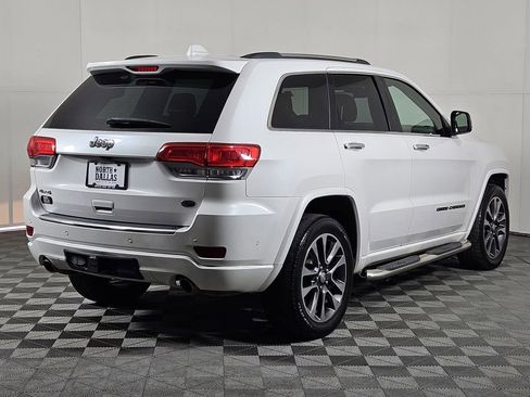 Used 2017 Jeep Grand Cherokee Overland w/ Jeep Active Safety Group image 4