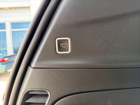 Used 2026 Chrysler Pacifica Limited image 35