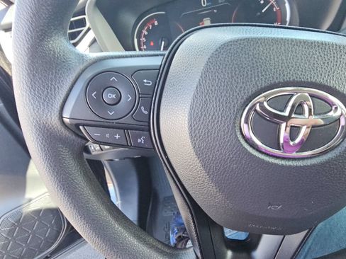 Used 2025 Toyota RAV4 XLE AWD/4WD image 12