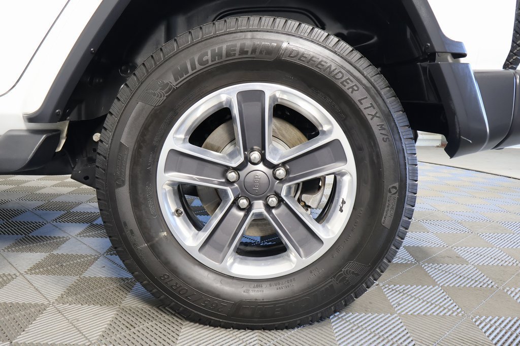 Used 2018 Jeep Wrangler Unlimited Sahara AWD/4WD image 16