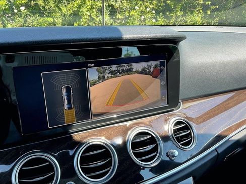 Used 2018 Mercedes-Benz E 400 4MATIC Sedan image 21