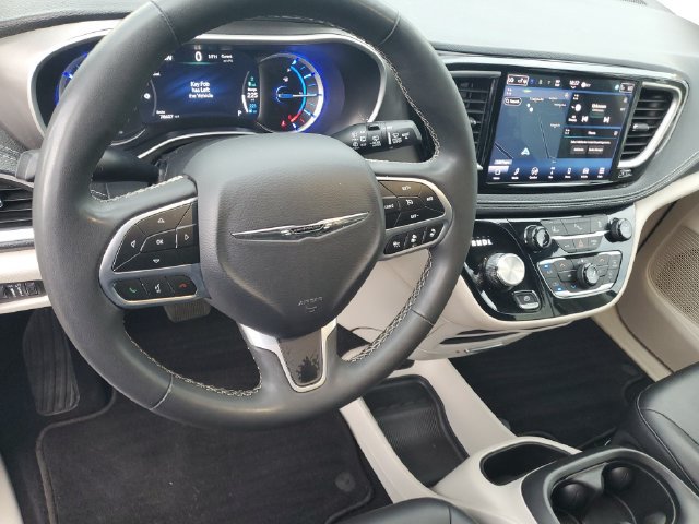 Used 2024 Chrysler Pacifica Limited FWD image 18