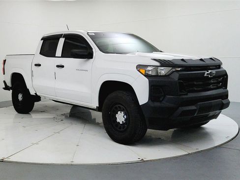 Used 2025 Chevrolet Colorado W/T w/ Advanced Trailering Package image 1