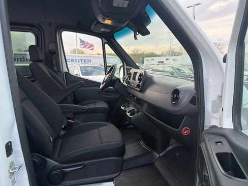 Used 2024 Mercedes-Benz Sprinter 2500 image 27