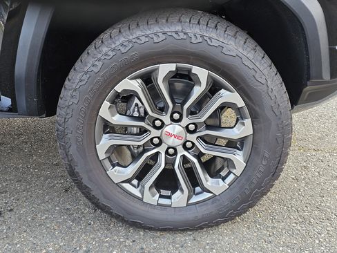 New 2026 GMC Canyon Denali image 9