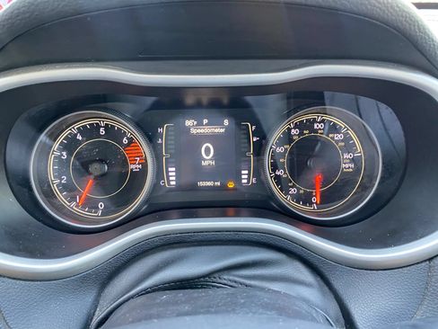 Used 2018 Jeep Cherokee Latitude Plus w/ Cold Weather Group AWD/4WD image 16