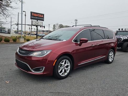 Used 2017 Chrysler Pacifica Touring-L w/ Tire & Wheel Group image 4