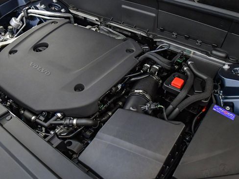 Certified 2025 Volvo XC90 B6 Plus w/ Protection Package Premier image 33