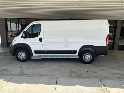 Used 2025 RAM ProMaster 2500 w/ U-Haul Equipment Group FWD image 7