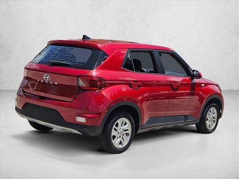 Used 2021 Hyundai Venue SE FWD image 3