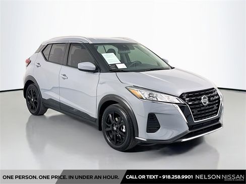 Used 2021 Nissan Kicks SV image 3