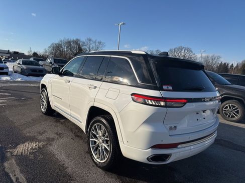 Used 2022 Jeep Grand Cherokee Summit w/ Luxury Tech Group V image 5