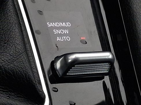 Used 2023 Jeep Compass Limited image 25