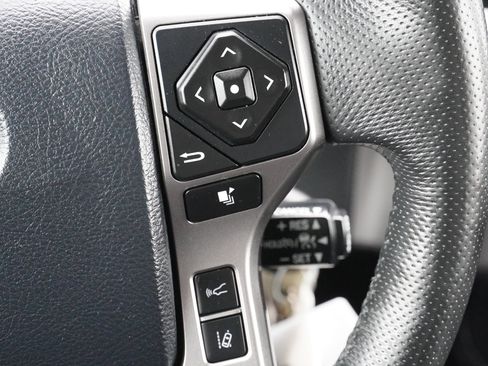 Certified 2018 Toyota Tacoma SR5 image 29