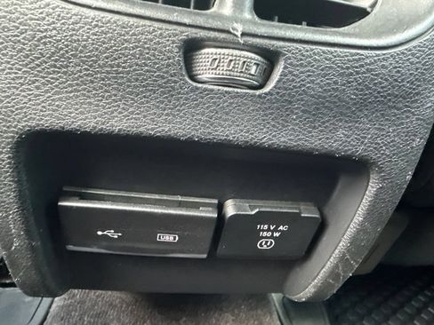 Used 2019 Jeep Cherokee Latitude Plus w/ Comfort/Convenience Group AWD/4WD image 13