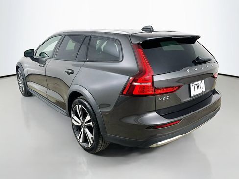 Used 2025 Volvo V60 B5 Cross Country Plus AWD/4WD image 7