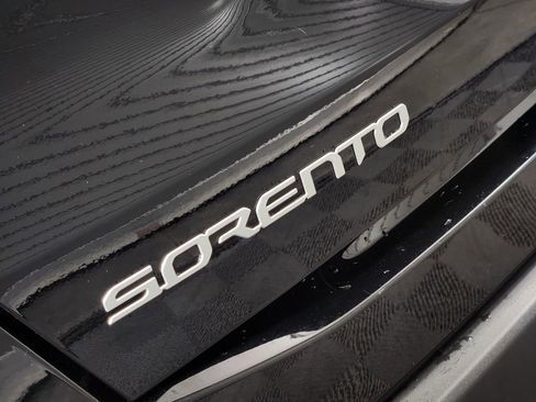 Used 2024 Kia Sorento S AWD/4WD image 9