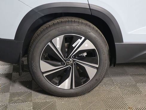 Used 2025 Volkswagen Taos SE image 50