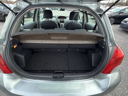 Used 2010 Toyota Yaris 4-Door Hatchback image 13