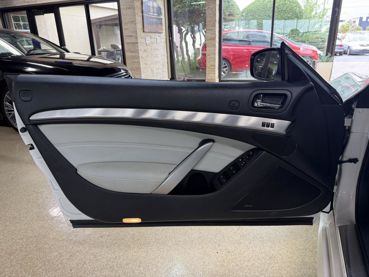 Used 2014 INFINITI Q60 Convertible w/ Premium Package RWD image 25