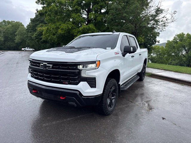 Used 2024 Chevrolet Silverado 1500 LT Trail Boss w/ Convenience Package II AWD/4WD image 3