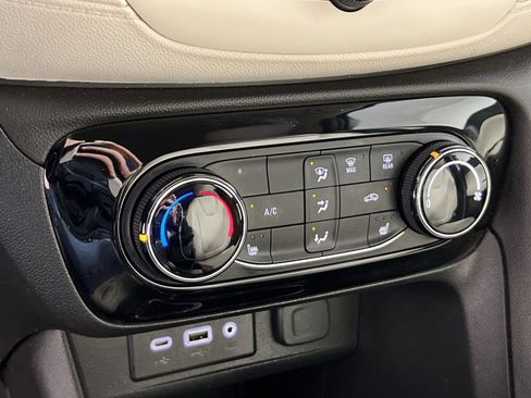 Used 2021 Buick Encore GX Preferred w/ Sport Touring Package image 21