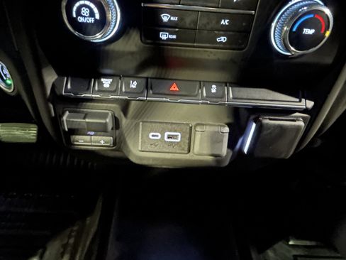 Used 2024 GMC Sierra 3500 Pro w/ Convenience Package image 18