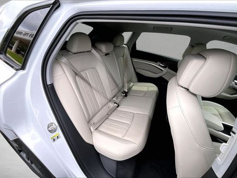 Used 2022 Audi e-tron Premium AWD/4WD image 29