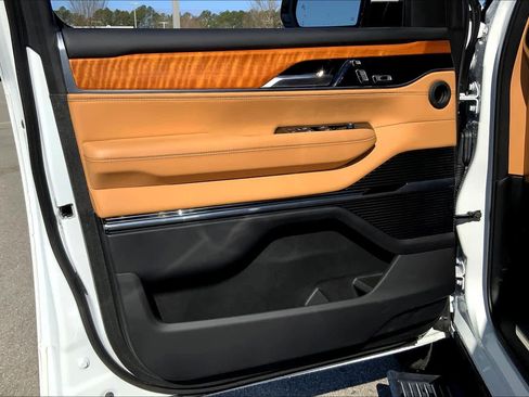 Used 2022 Jeep Grand Wagoneer Series III w/ HD Trailer Tow Package image 24