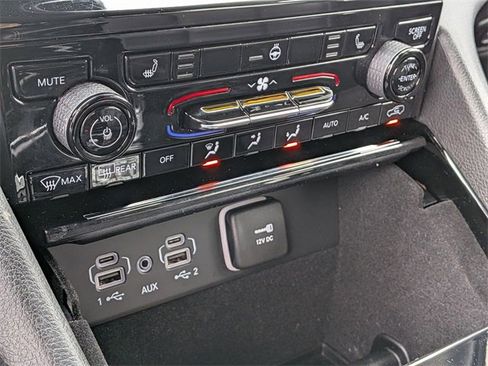 Used 2022 Jeep Grand Cherokee L Limited w/ Black Appearance Package image 21