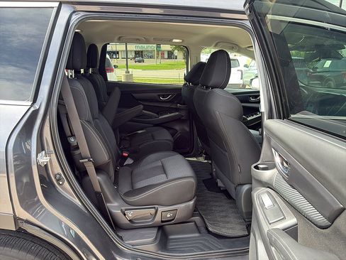Used 2025 Subaru Ascent Premium AWD/4WD image 9