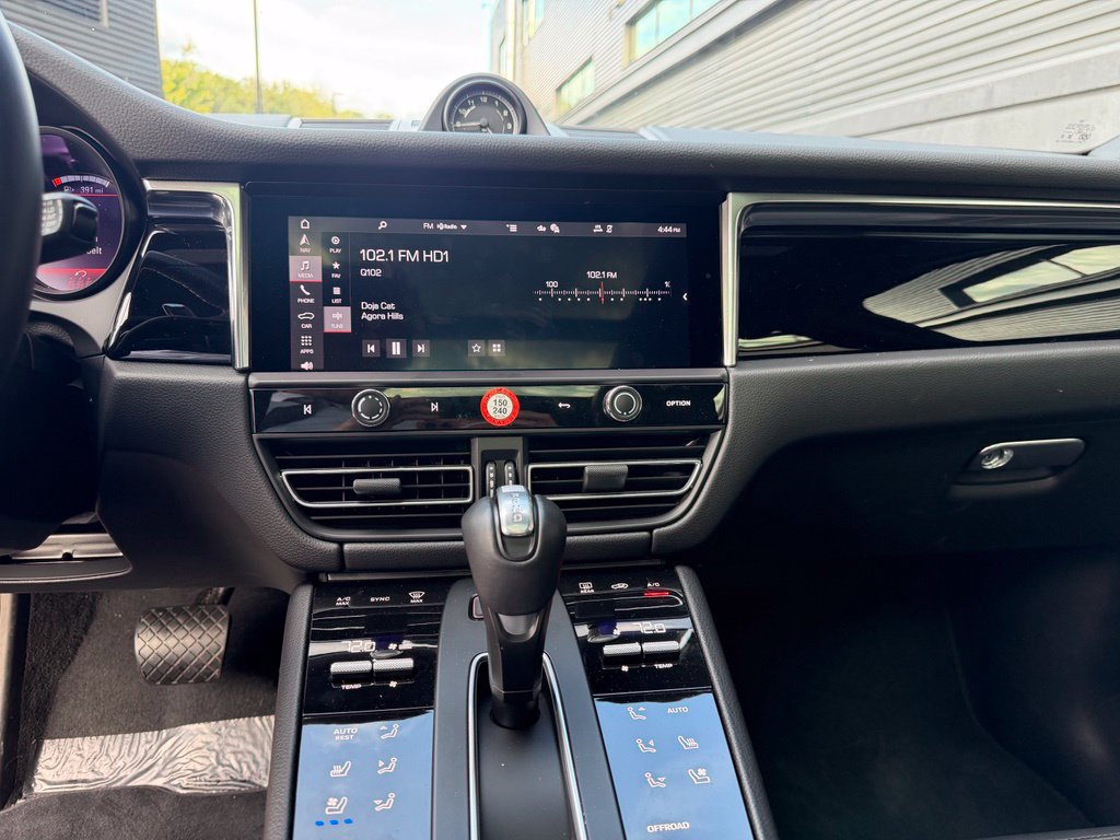 Certified 2026 Porsche Macan AWD/4WD image 24