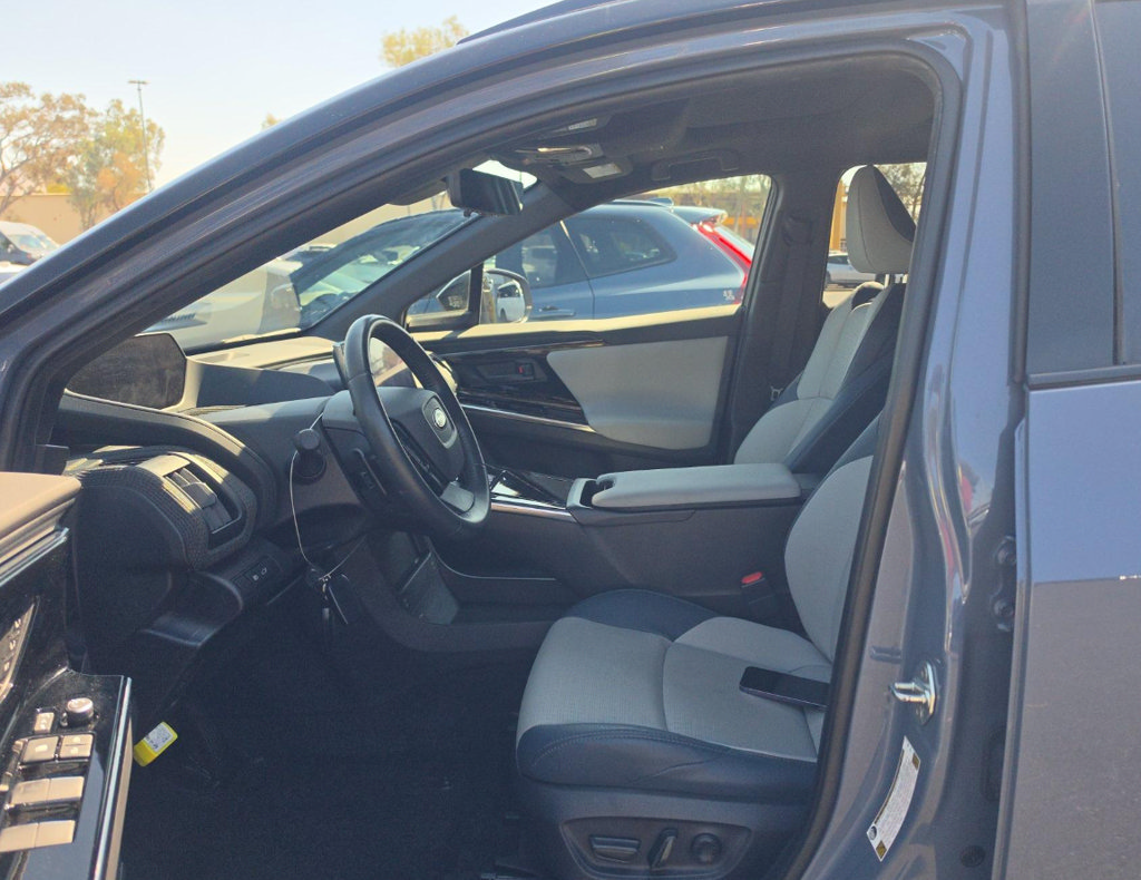 Used 2023 Subaru Solterra AWD image 4