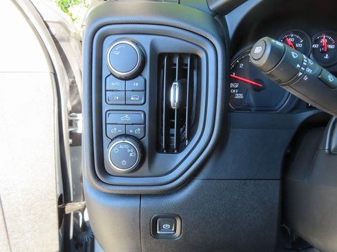 Used 2024 Chevrolet Silverado 1500 Custom image 13