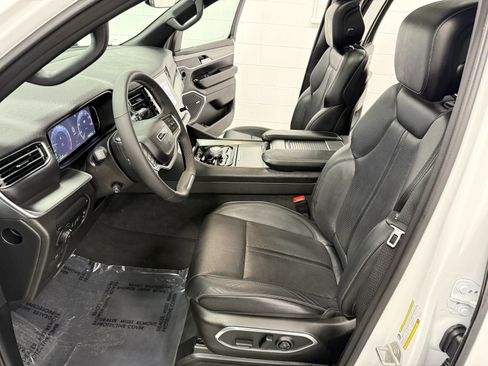 Used 2024 Jeep Wagoneer Series II AWD/4WD image 12