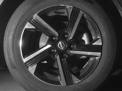 Used 2025 Nissan Sentra SV image 13